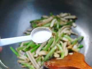 Refreshing and Good Taste-stir-fried Parsley Tofu recipe