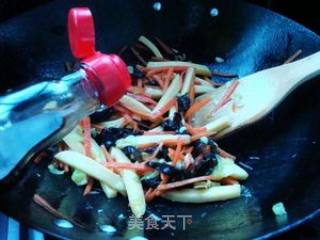 Stir-fried Corn Rice Cake with Carrot Fungus recipe