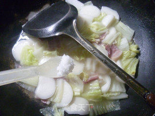 Boiled Rice Cake with Bacon and Cabbage recipe