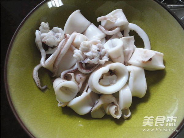 Fried Squid with Sweet Peas recipe