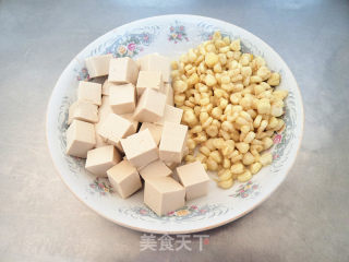 [tianjin] Tofu and Corn Roasted Pork Knuckles recipe