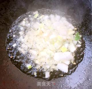 Stir-fried Rice Noodles with Tomato, Egg, Fungus recipe