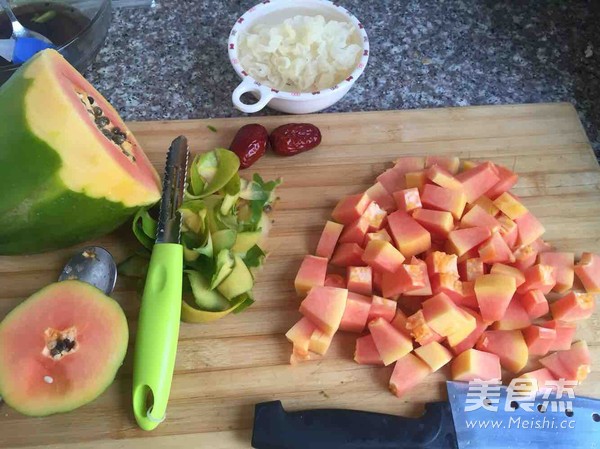 Green Papaya, Tremella, Red Dates and Milk Soup recipe