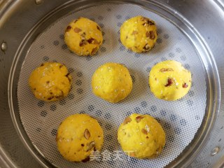 Pumpkin Oatmeal and Red Date Buns recipe