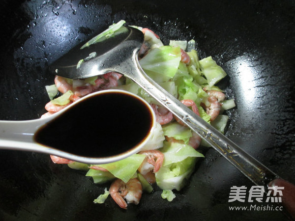 Stir-fried Sea Prawns with Cabbage recipe