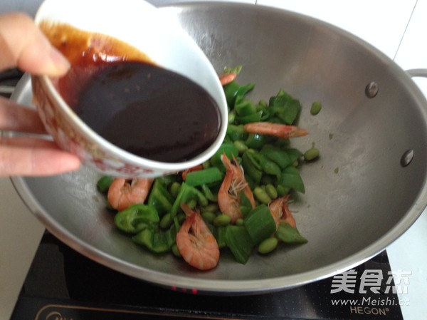 Stir-fried River Prawns with Green Peppers recipe