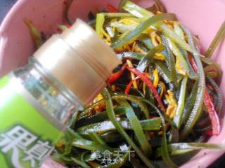 Fresh Cordyceps Flower Mixed with Kelp recipe
