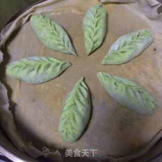 Steamed Dumplings with Red Bean Paste and Willow Leaves recipe