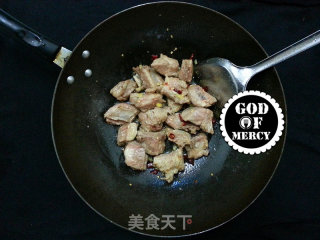 Home-cooked Flavors that You Never Get Tired of = Excellent and Delicious Dry-pot Garlic Pork Ribs in The Cold Winter recipe