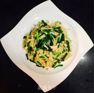 Stir-fried Chives with Tofu Skin recipe