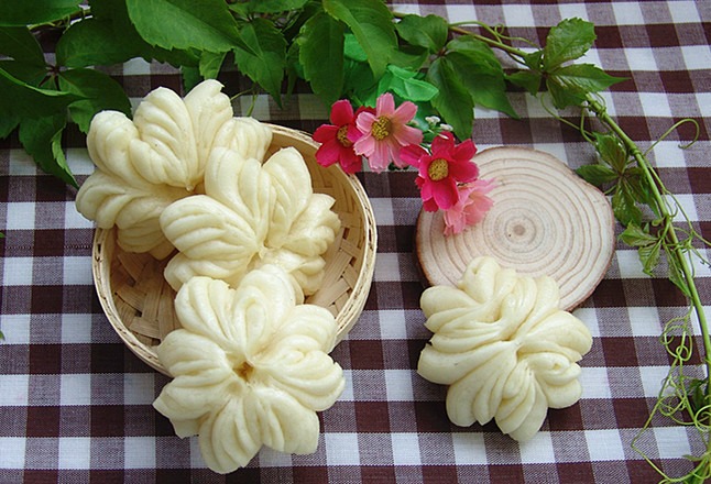 The Chrysanthemum Rolls that You Can Tear and Eat are Not Only Delicious, But Also Beautiful! recipe