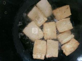 Stir-fried Tofu with Garlic Sprouts recipe