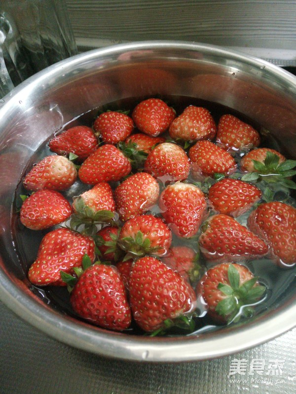 Strawberry Mousse Cup recipe