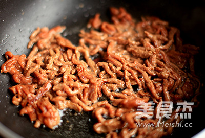 Black Pepper Shredded Beef with Rosa Lettuce recipe