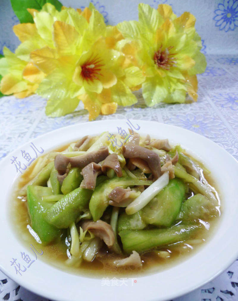 Stir-fried Loofah with Leek Sprouts and Pork Belly recipe