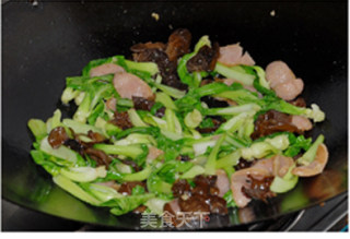 Stir-fried Rape with Hot Dog Fungus recipe