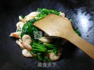 Stir-fried Spinach with Jiangbai Shrimp recipe