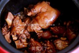Finger-sucking Fermented Bean Curd and Peanut Stewed Trotters recipe