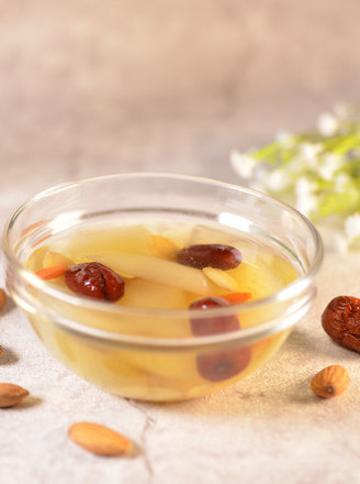 Autumn Moisturizing-snow Pear Soup with Rock Sugar and Almond recipe