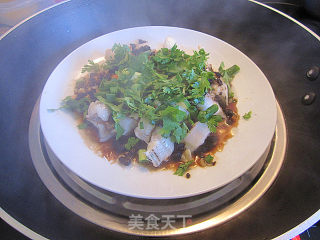 Steamed Moray with Garlic and Black Bean recipe