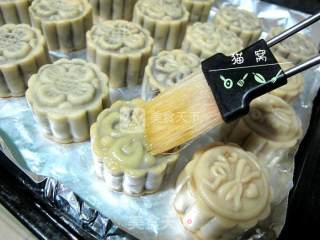 Cantonese Egg Yolk Mooncake recipe