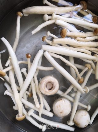 Mushroom Shredded Pork recipe