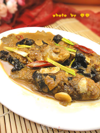 Roasted Crucian Carp with Fungus recipe