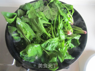 Sacred Spinach Mixed with Enoki Mushrooms recipe