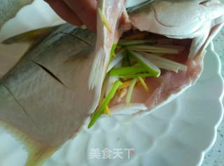 Steamed Golden Pomfret recipe