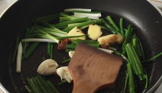 Jianghu Stir-fried Flower Clams recipe