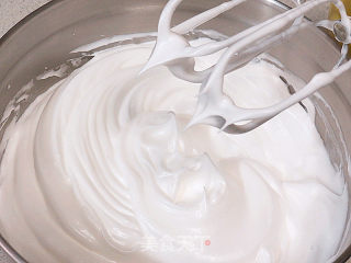 Minimalist Style. Red Velvet Birthday Cake recipe