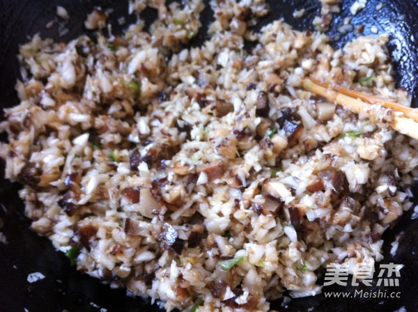 Steamed Dumplings with Mushrooms and Cabbage Cooked Meat recipe