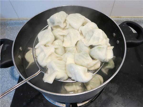Three Fresh Dumplings with Scallops with Fresh Eyebrows recipe