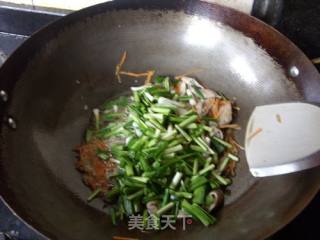 Stir-fried Fatty Sausage with Homemade Garlic Leaves recipe