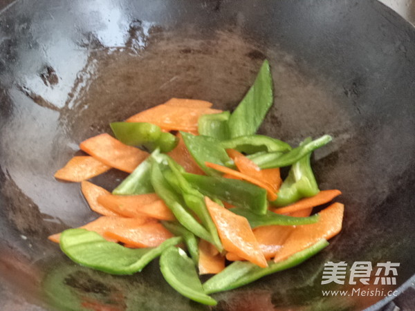 Stir-fried Carrots with Braised Seeds recipe