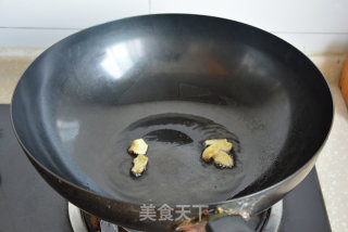 Stir-fried Green Peppers with Shrimp and Lily recipe
