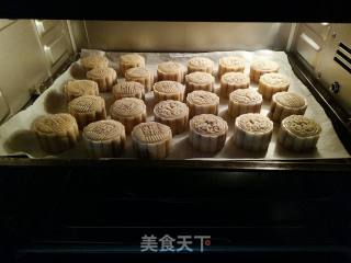 Cantonese Egg Yolk Mooncake recipe