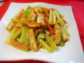 Stir-fried Celery Three Shreds recipe