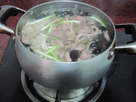 Black Fungus Pork Heart Soup recipe