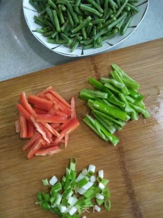 Stir-fried Cowpeas with Double Peppers recipe