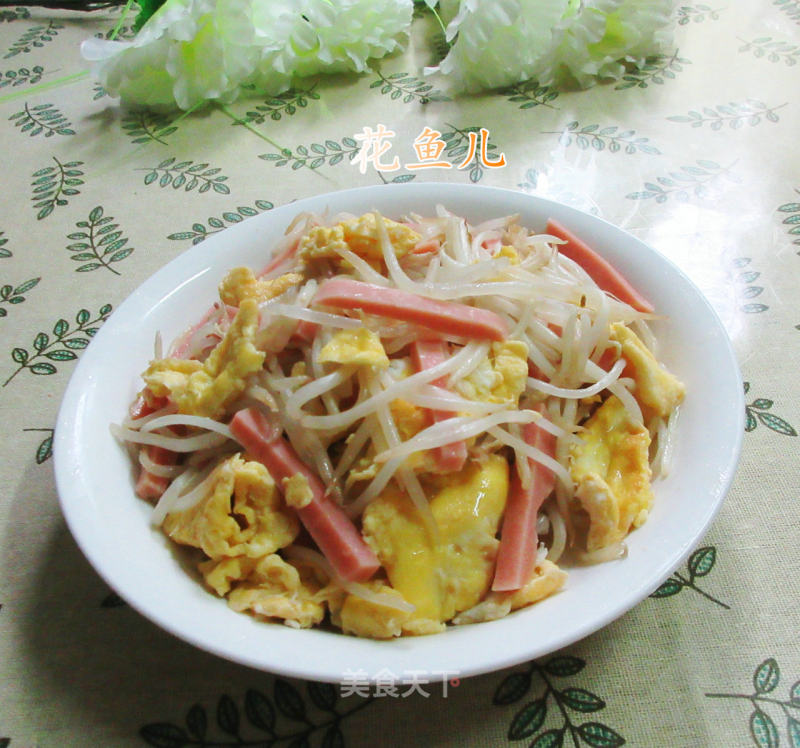 Stir-fried Mung Bean Sprouts with Duck Eggs with Brine Square Legs recipe