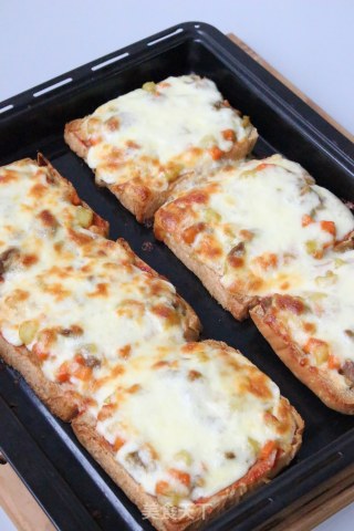 Curry Beef Toast Pizza recipe