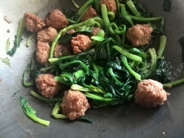 Stir-fried Dumplings with Spinach recipe