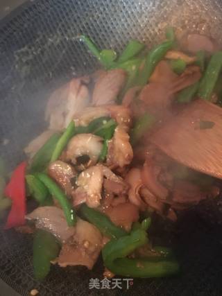 Stir-fried Pork Head with Green Pepper recipe