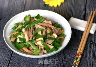 Stir-fried Shredded Pork with Green Pepper and Dried Beans recipe