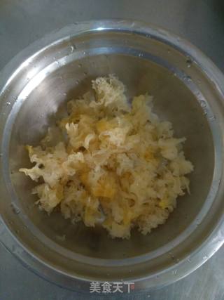 White Fungus and Lotus Seed Soup recipe