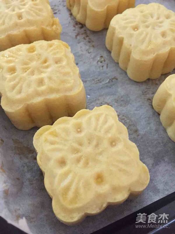 Stir-fried Lotus Paste Filling & Cantonese Moon Cakes & Peninsula Milky Moon Cakes recipe