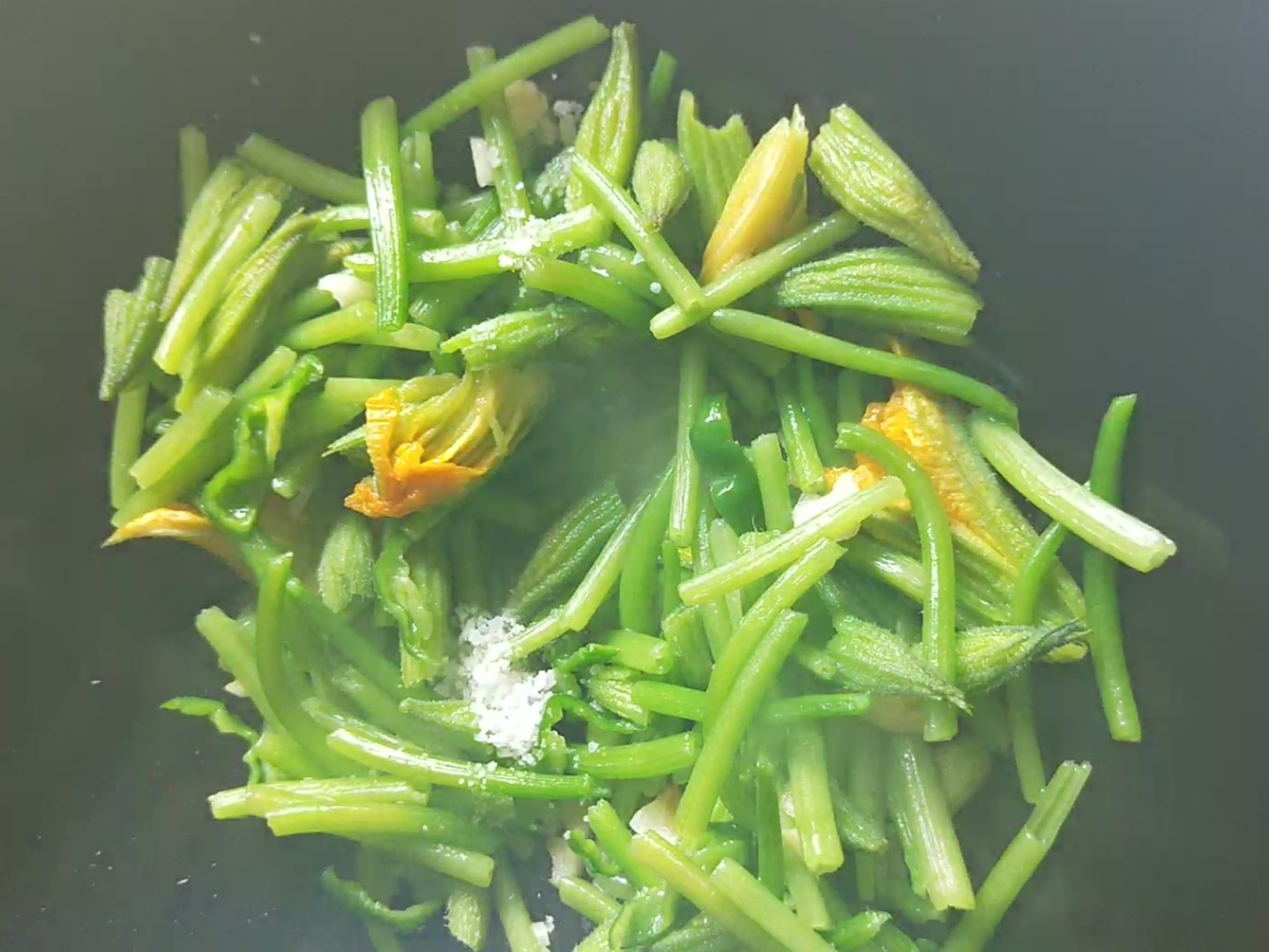 Garlic Pumpkin Flower recipe