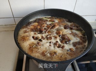 Braised Chicken Drumsticks with Agaricus and Tea Tree Mushroom recipe