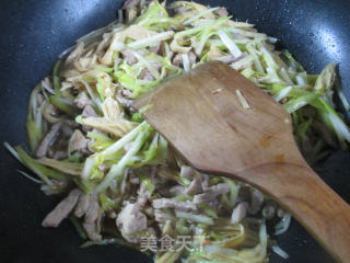 Stir-fried Leek Sprouts with Shredded Pork and Yuba recipe